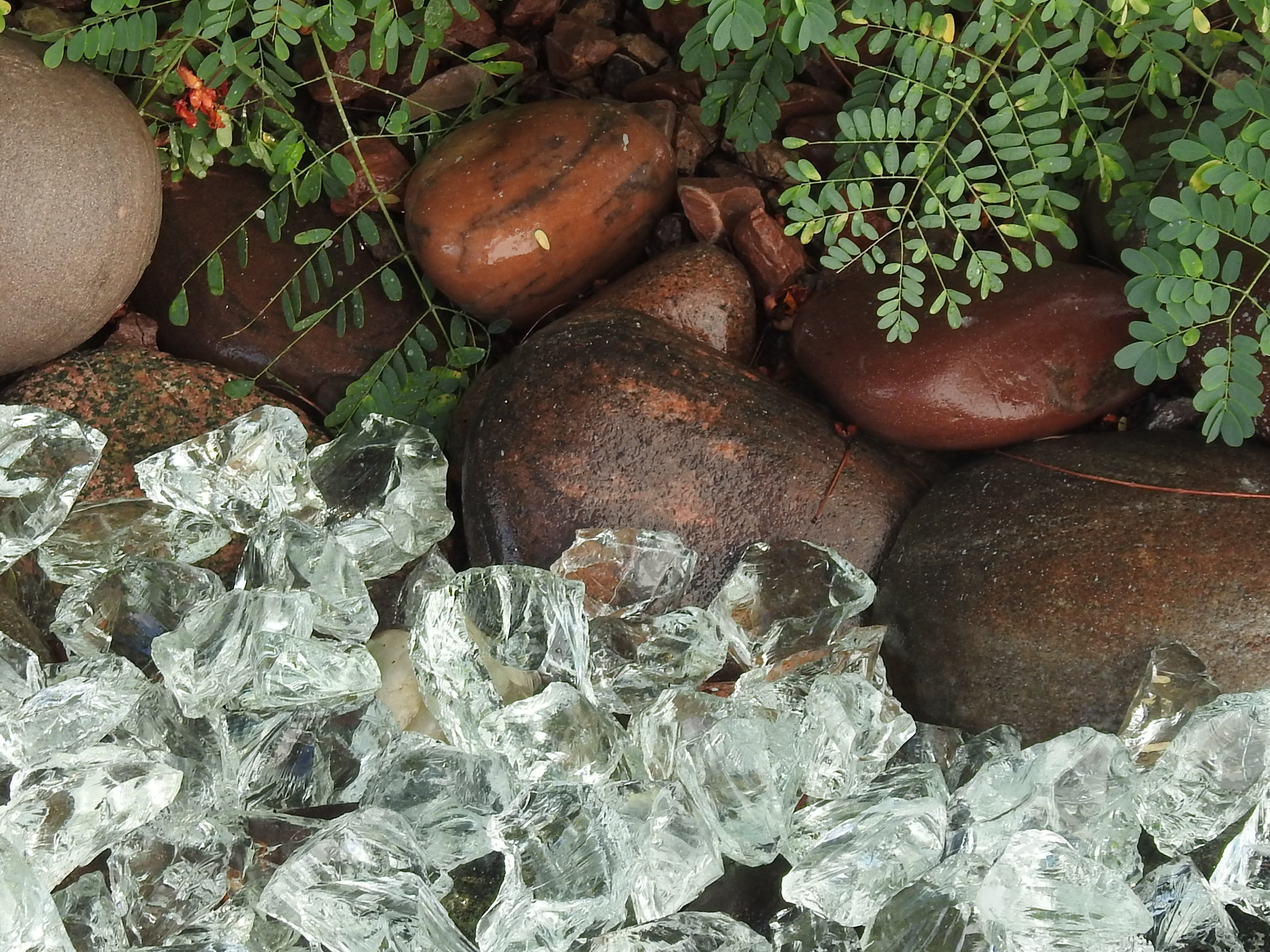 Hiland Landscape Recycled Glass - 30-50mm Ice