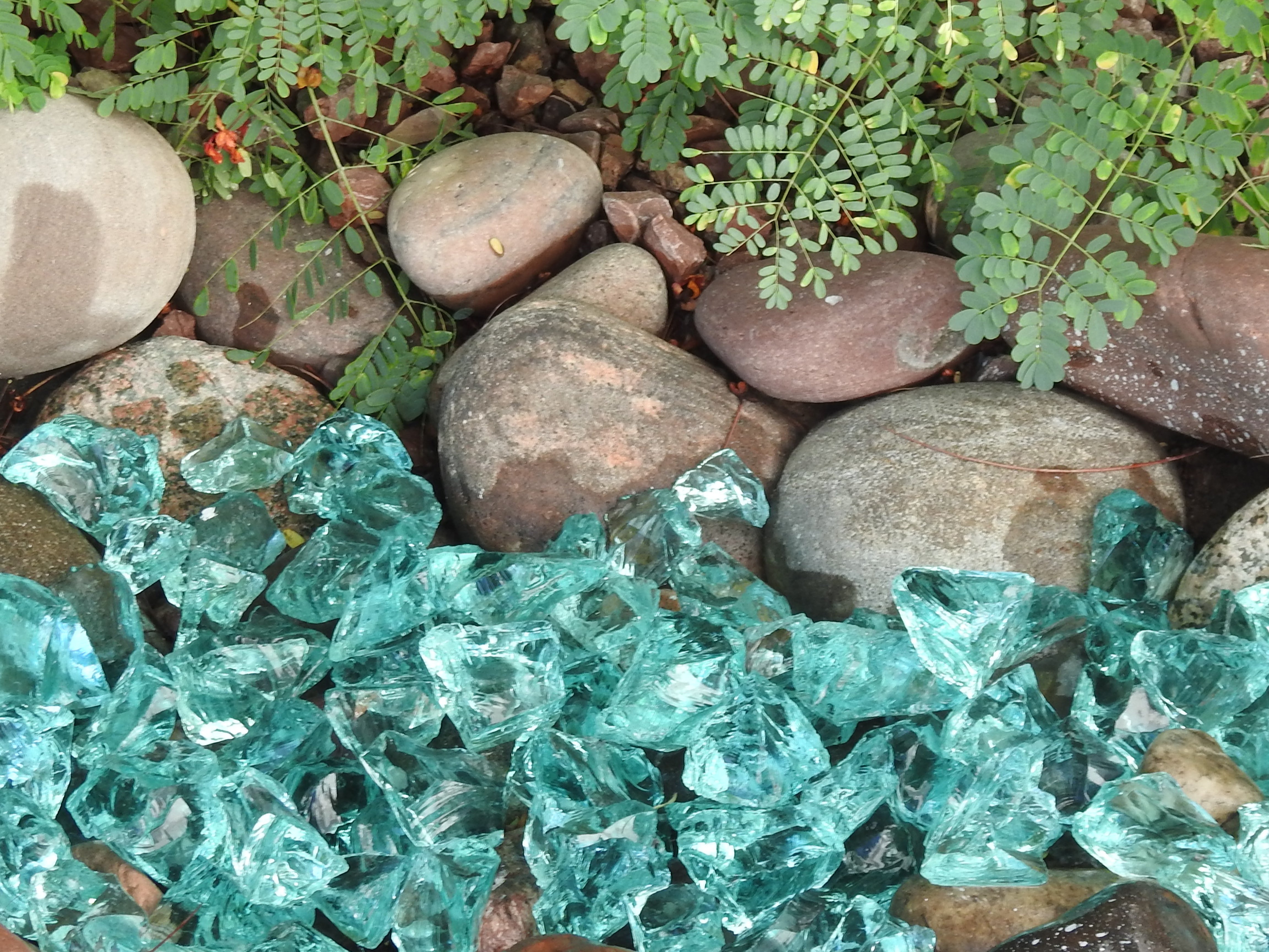 Hiland Landscape Recycled Glass - 30-50mm Aqua