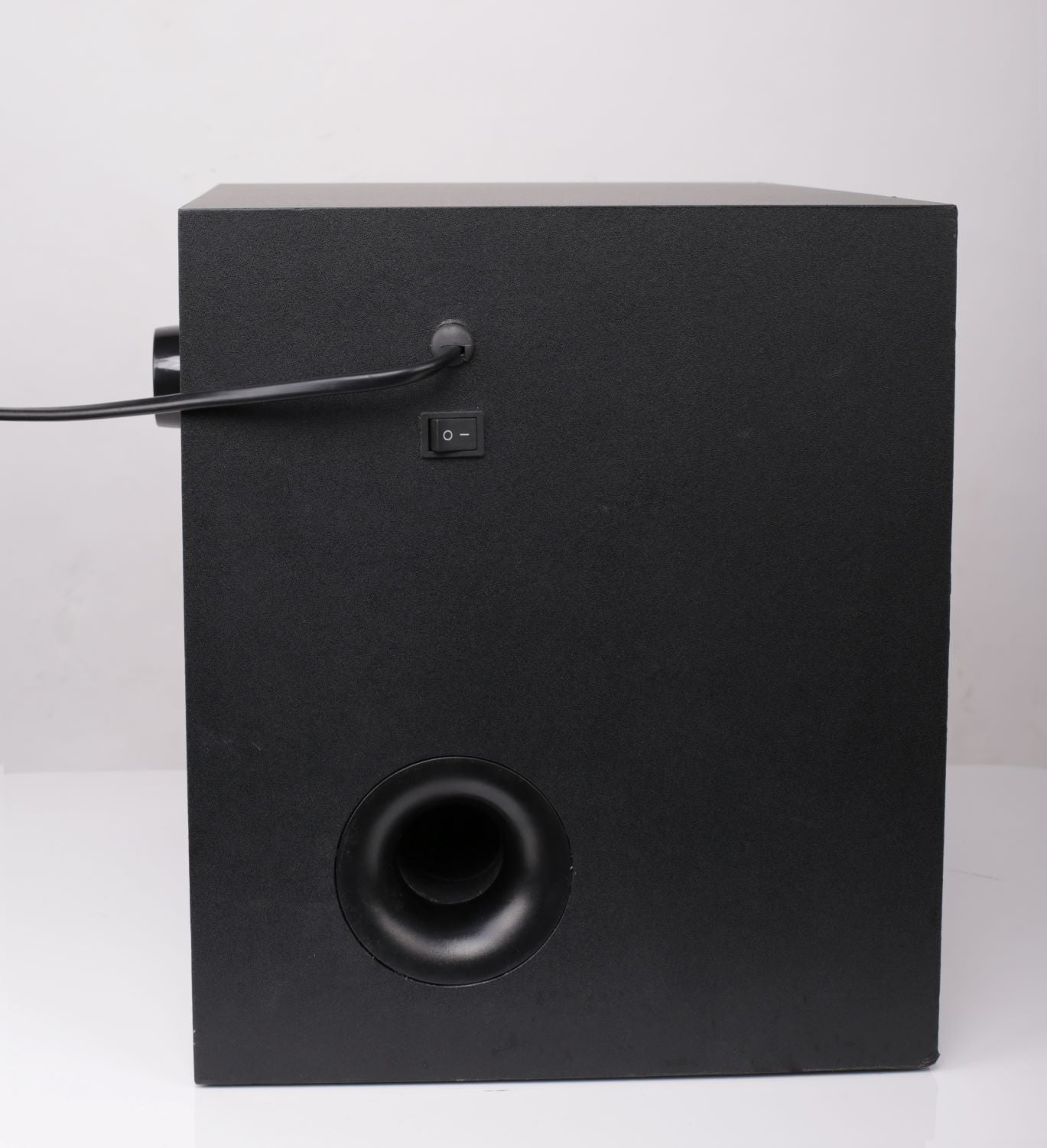 Amantii Speaker Base for Cube 20″ Three Sided Wall Mount Electric Fireplace