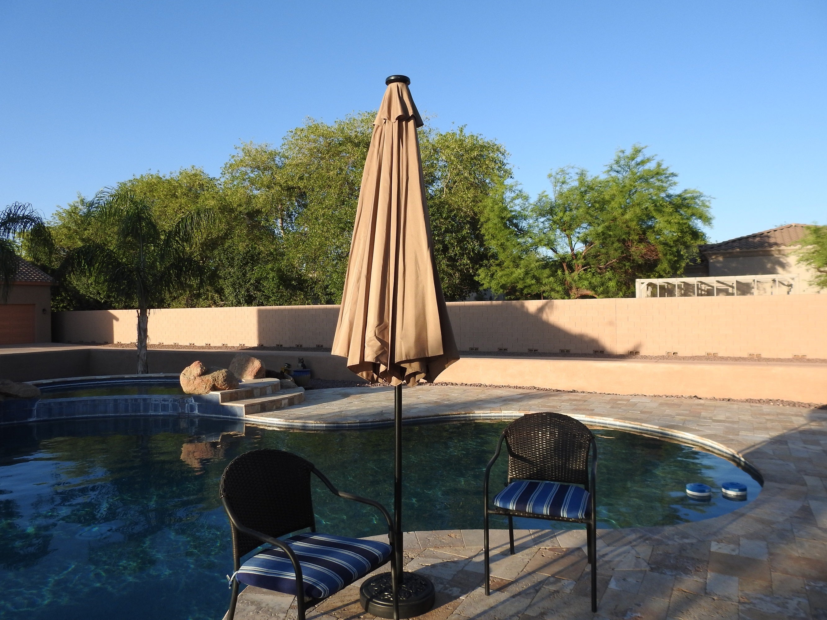 Hiland Solar Market Umbrella with Lights - Tan
