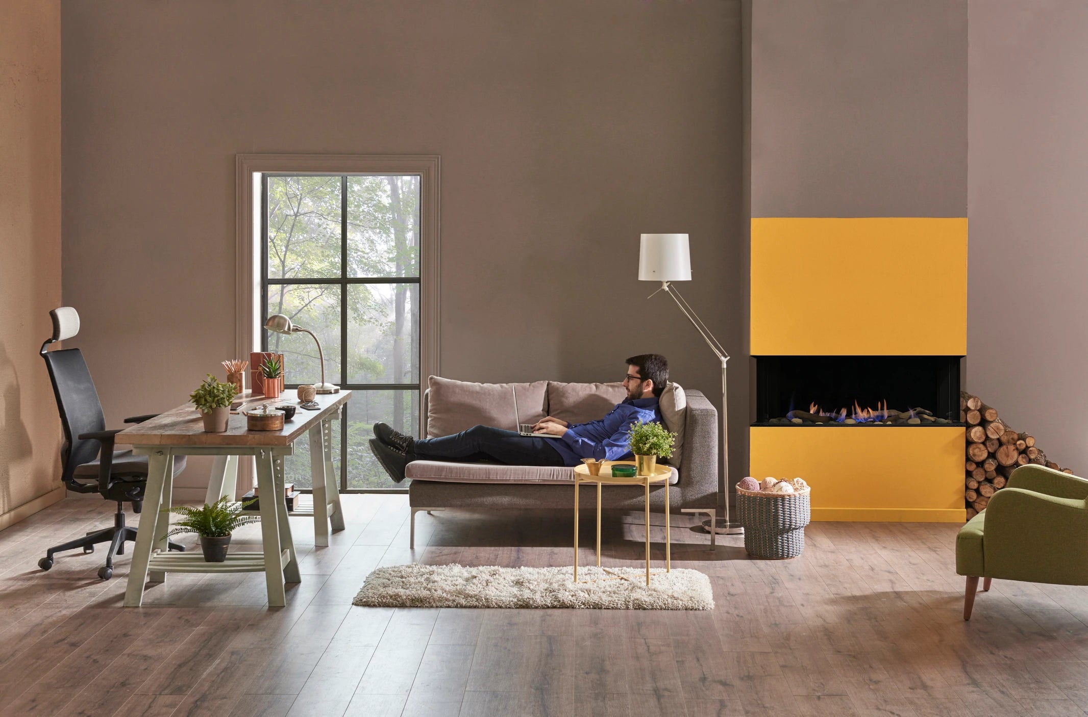 Sierra Flame Toscana Three Sided Natural Gas or Liquid Propane Gas Fireplace- Lifestyle Minimalist Room